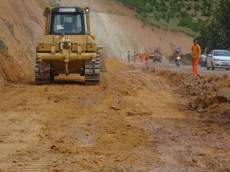 19.03.2015_03_DER- ES realiza intervenções nas rodovias ES 080 e ES 164