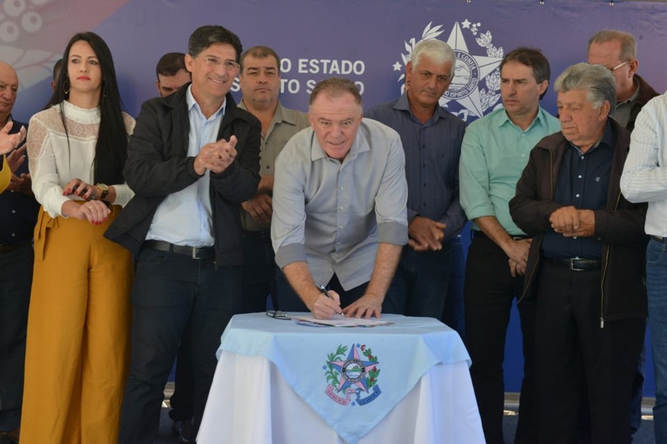 Divino Capa