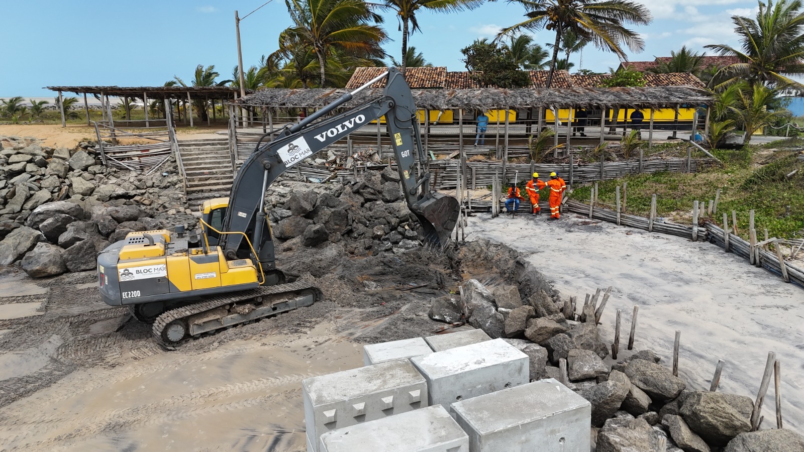 Conceição da Barra: DER-ES começa obra de contenção da erosão na Praia da Guaxindiba
